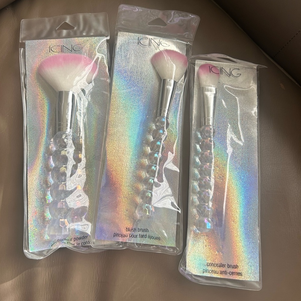 Icing Holographic Makeup Brush Set - Contour/Powder, Blush, and Concealer Brush